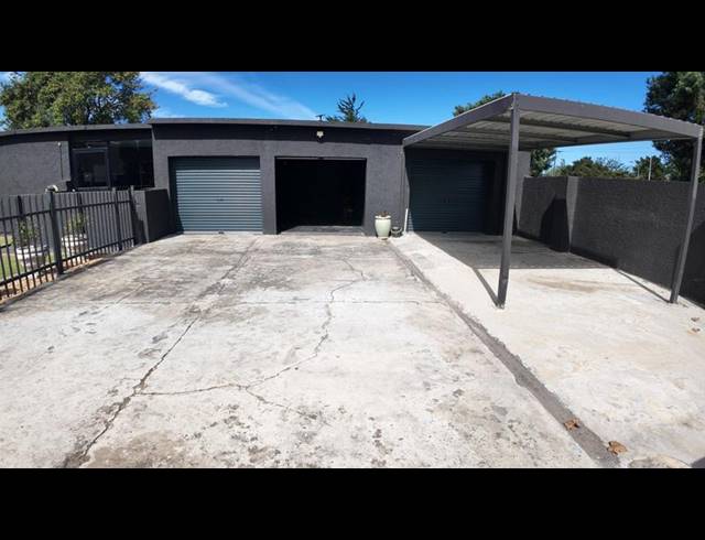 3 BEDROOM HOUSE FOR SALE IN GEORGE SOUTH